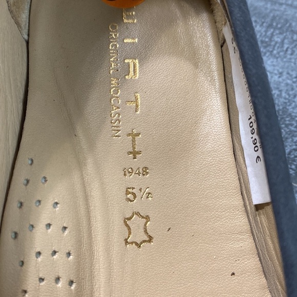 Wirth "NWOB" Women's Gray Suede Tassel Slip On Original Moccasin Loafers Sz 5.5 - Picture 11 of 11